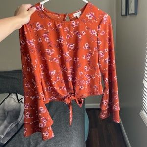 Selfie shirt, floral with layered bell sleeves